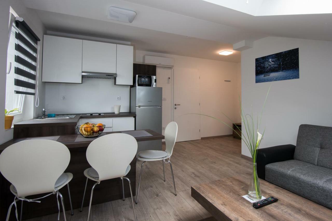 Seasons Apartmani Osijek Buitenkant foto